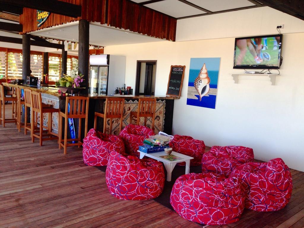Funky Fish Beach & Surf Resort Solevu Eksteriør billede