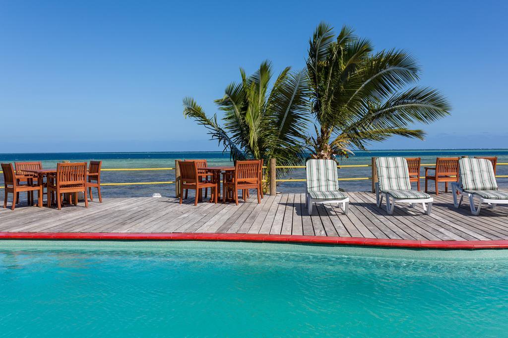 Funky Fish Beach & Surf Resort Solevu Eksteriør billede