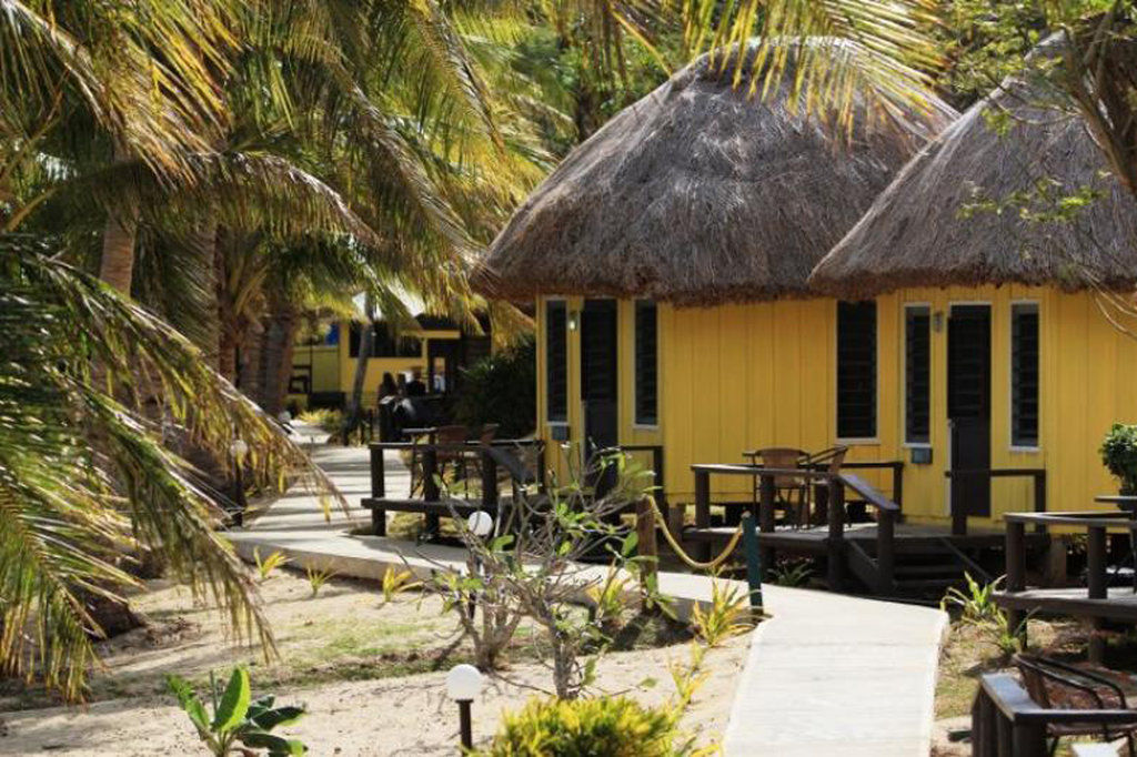 Funky Fish Beach & Surf Resort Solevu Eksteriør billede